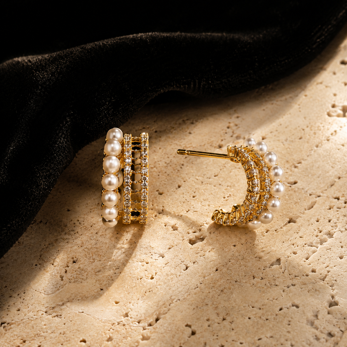 Boucles d’Oreilles Asymétriques Dorées — Éclat