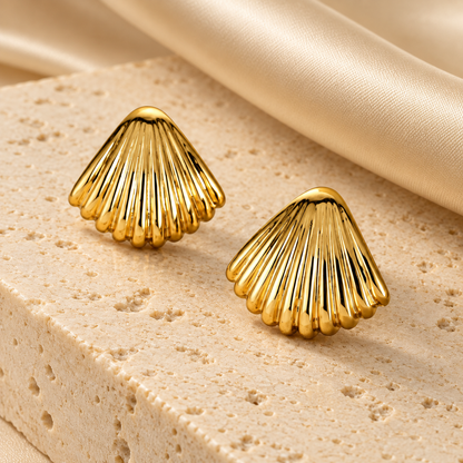 Boucles d’Oreilles Coquillage Dorées — Éclat Impérial